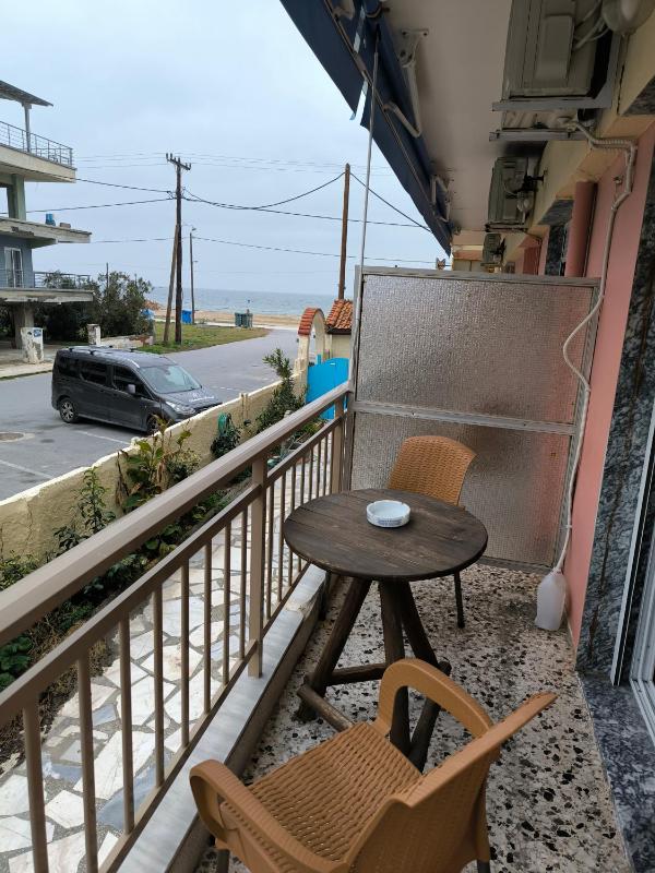 Double Room with Side Sea View image 2