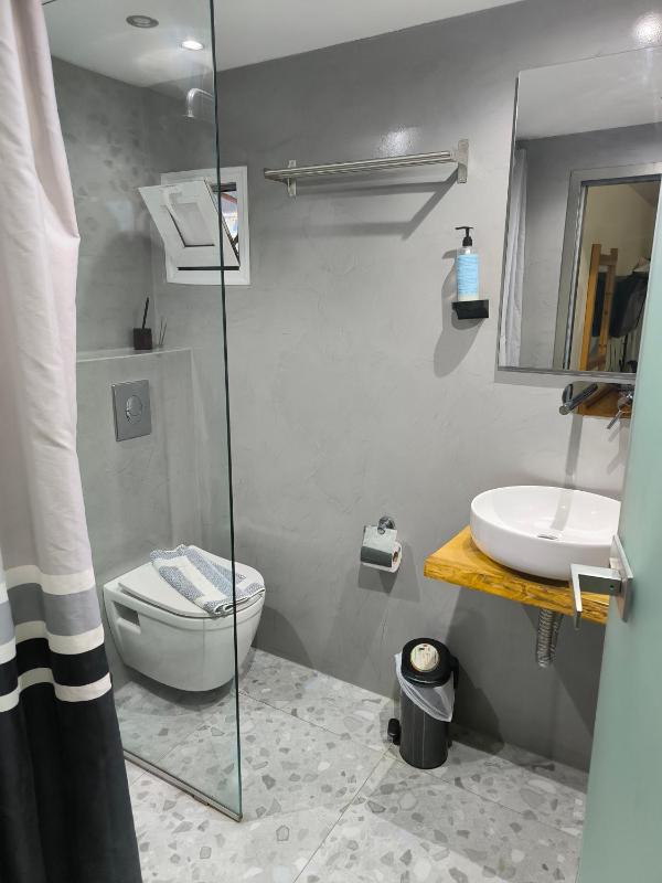 Triple Room with Side Sea View image 4