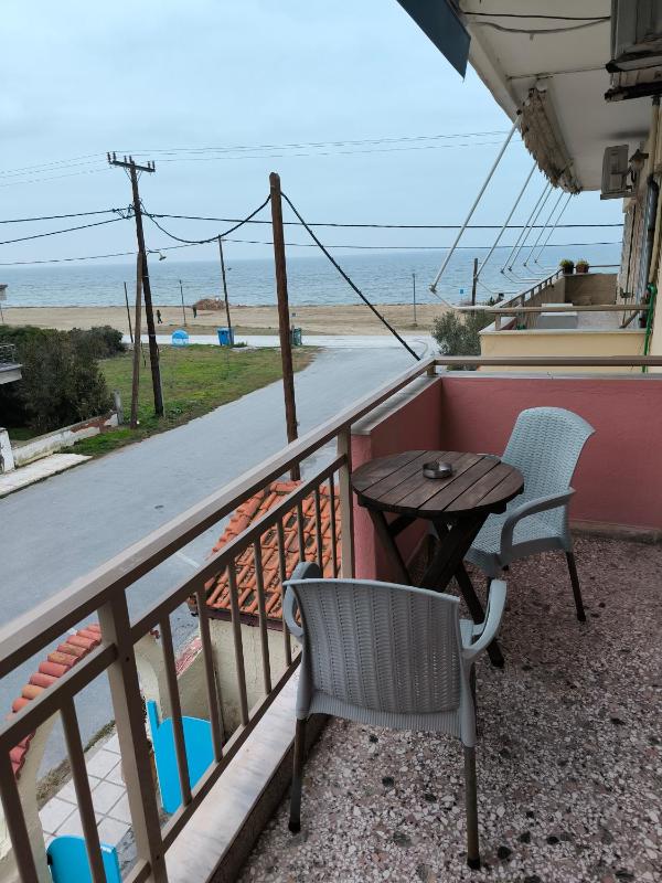 Triple Room with Side Sea View image 3