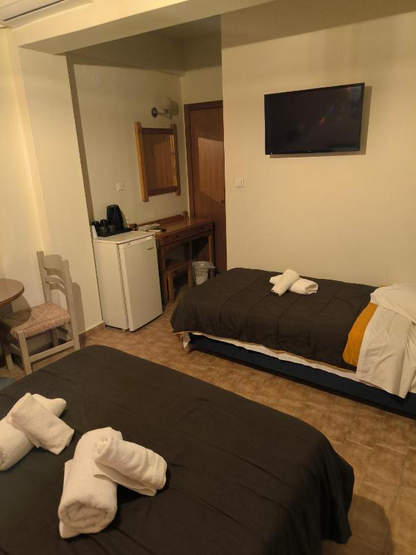 Triple Room with Garden View image 2