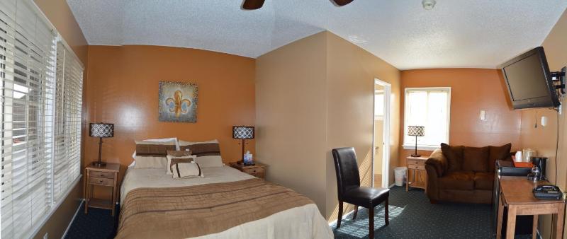 Queen Room image 3