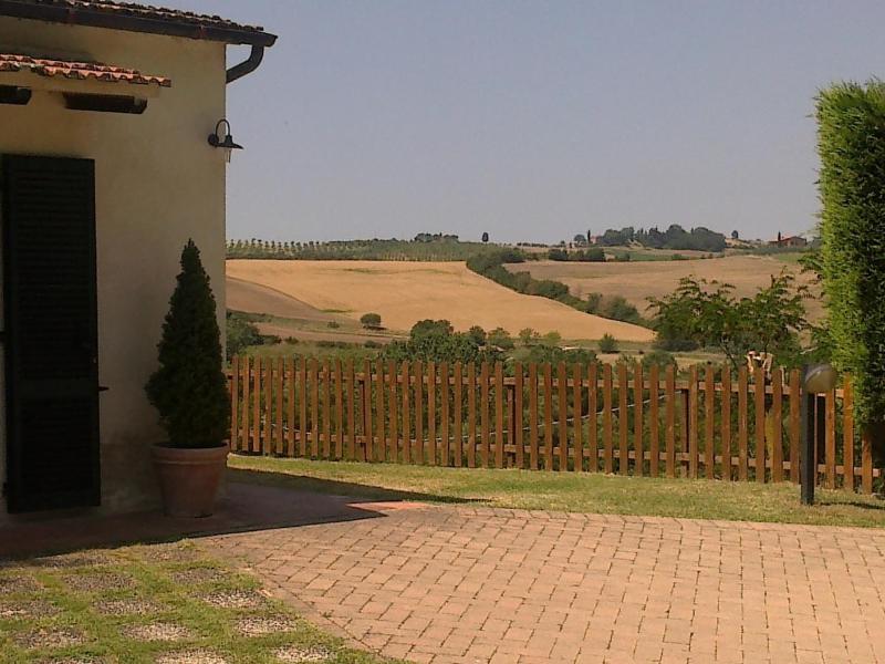 Two-Bedroom Apartment with Garden image 4
