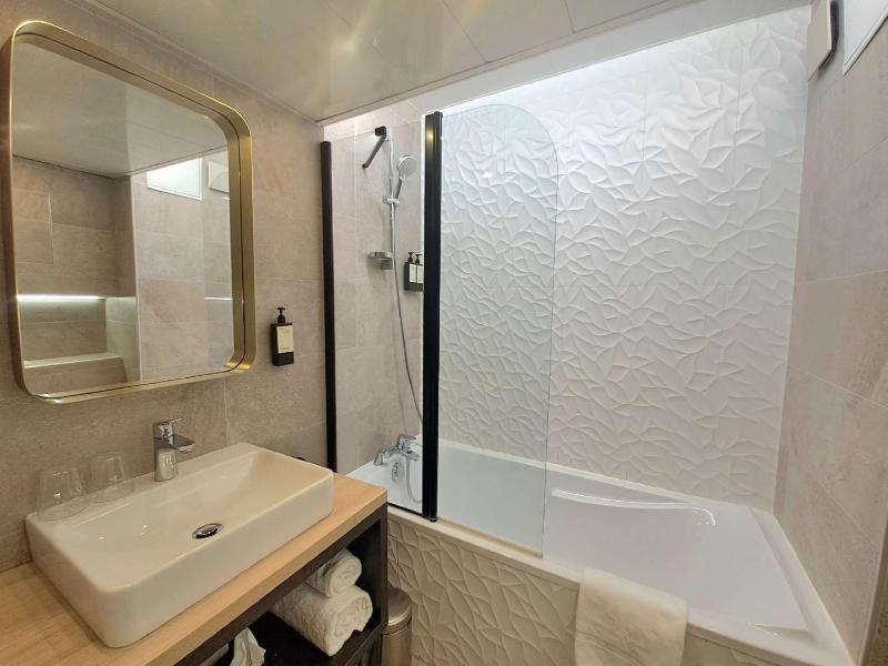 Deluxe Triple Room with 1 King and 1 Single Bed - Non-Smoking image 4