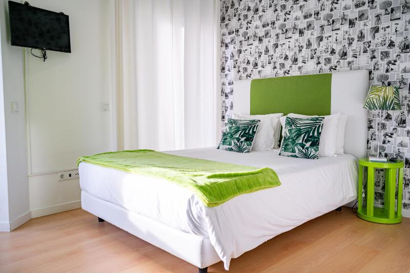 Deluxe Double Room with Balcony and Sea View	 image 4
