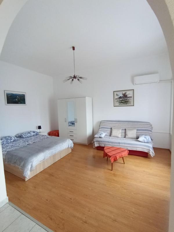 Studio Apartment image 4