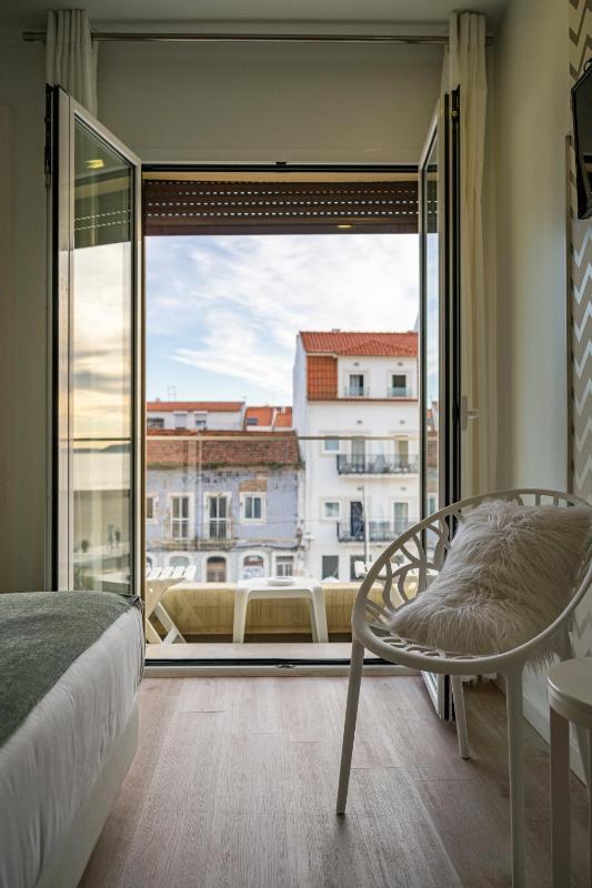 Superior Double Room with Balcony and Sea View image 4