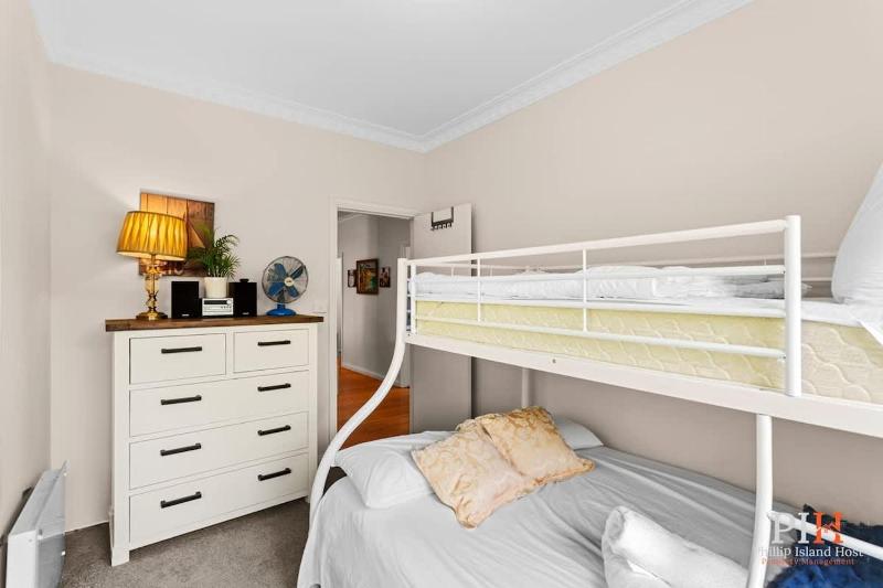 Cozy Home in Cowes sleeps 7 - image 7