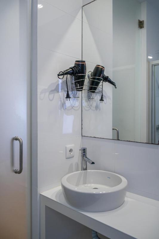 Double Room with Balcony and Side Sea View image 3