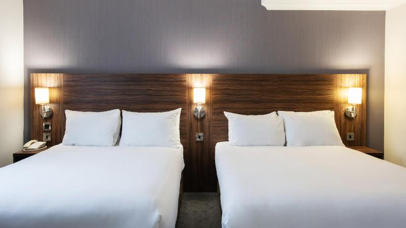 Standard Double Room with Two Double Beds image 1