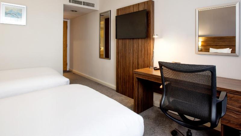 Standard Twin Room image 2