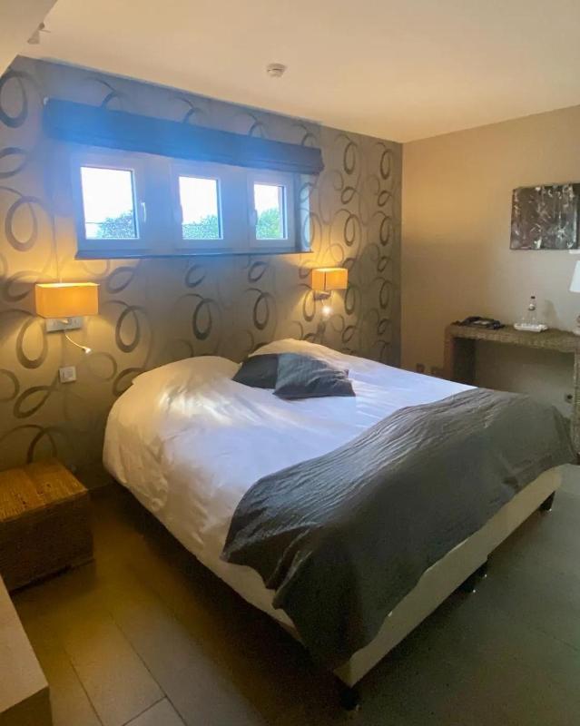 Double Room image 3