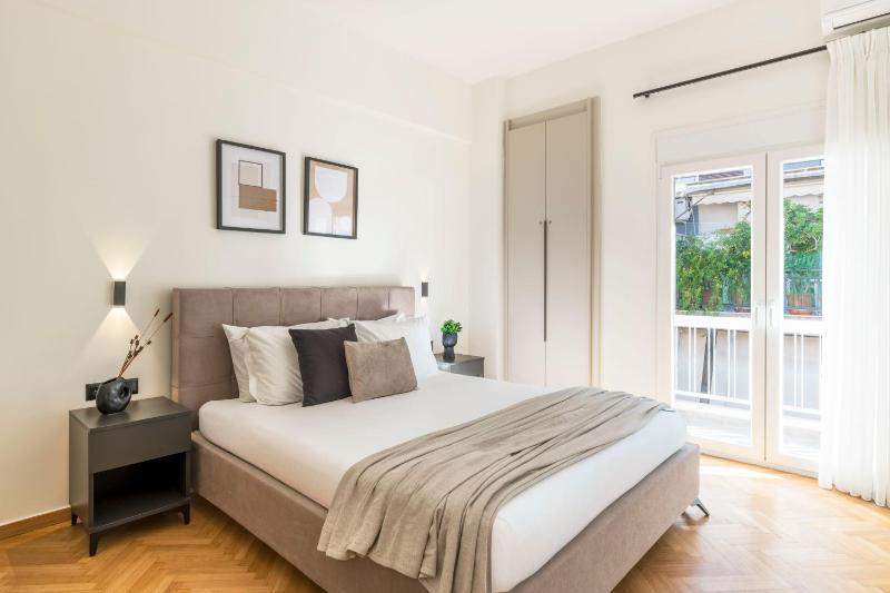 Adorable 2BR Apartment in Neos Kosmos by UPSTREET - image 10
