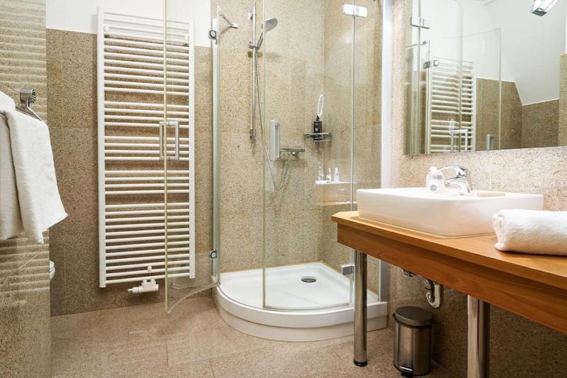 Large Double Room image 3