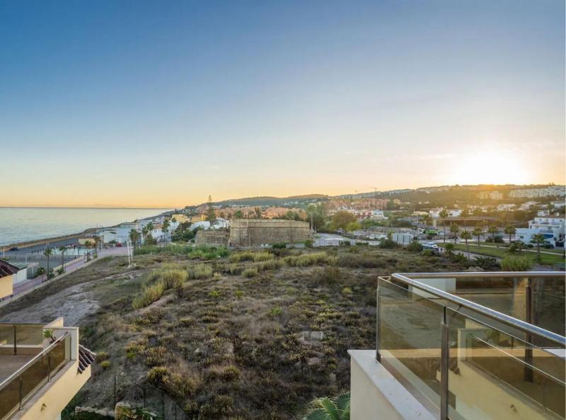 Sky-High Luxury Panoramic Sea Views & Expansive Terraces in this La Duquesa Penthouse - image 4