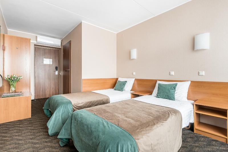 Twin Room image 3