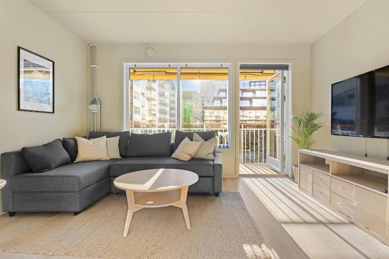 Charming Oslo Apartment with Balcony Rooftop Access - image 1