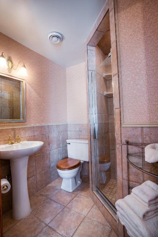 Standard Queen Room image 2