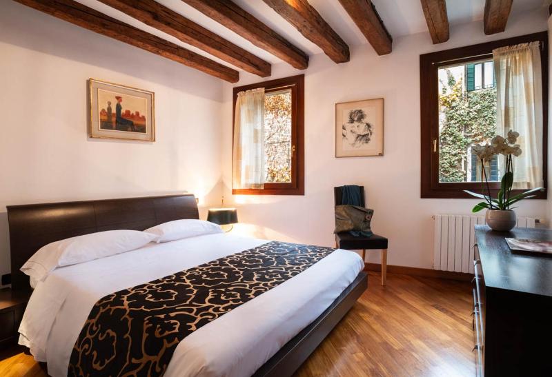 Three-Bedroom Apartment with Balcony image 4