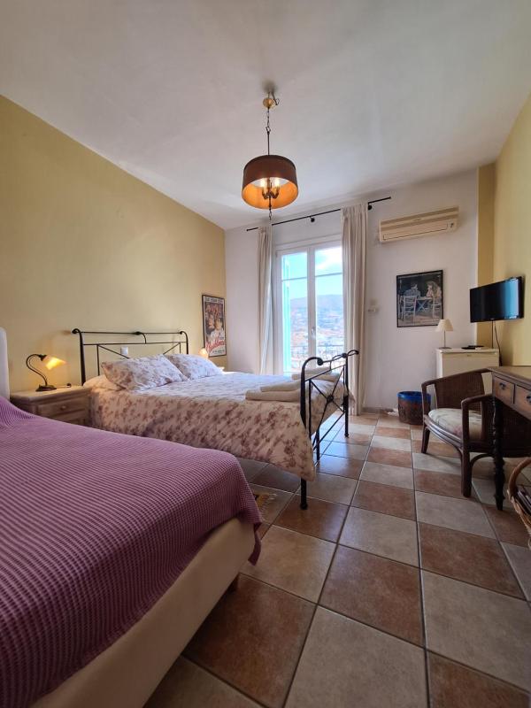 Triple Room with Sea View image 3