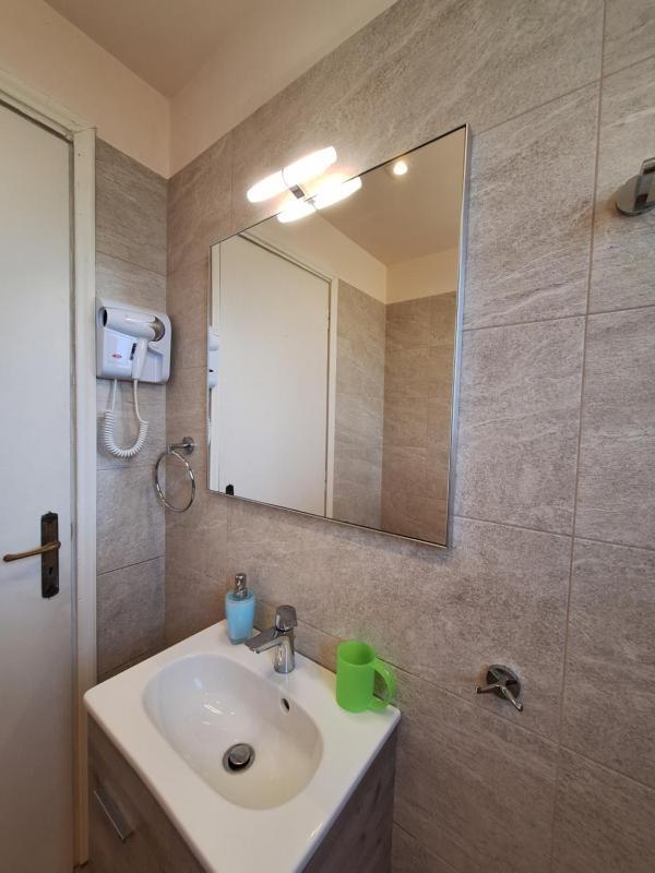 Triple Room with Sea View image 2