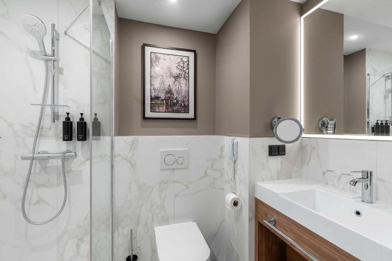 Superior Queen Room image 2