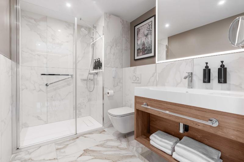 Superior Queen Room image 3