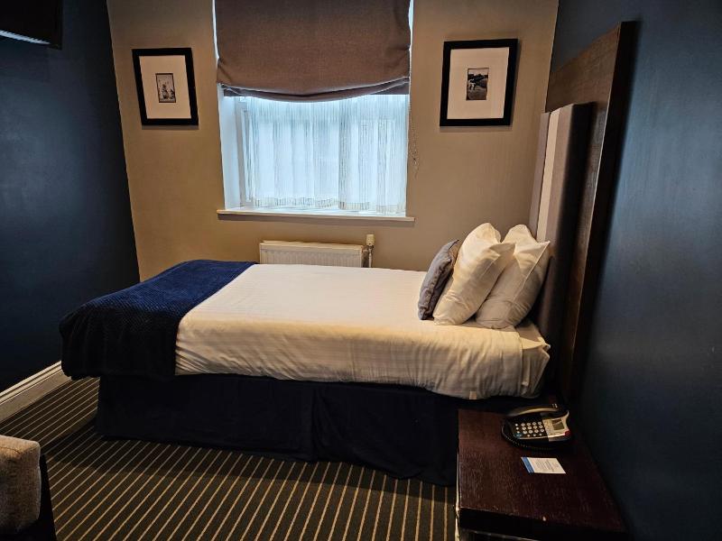 Standard Single Room image 3