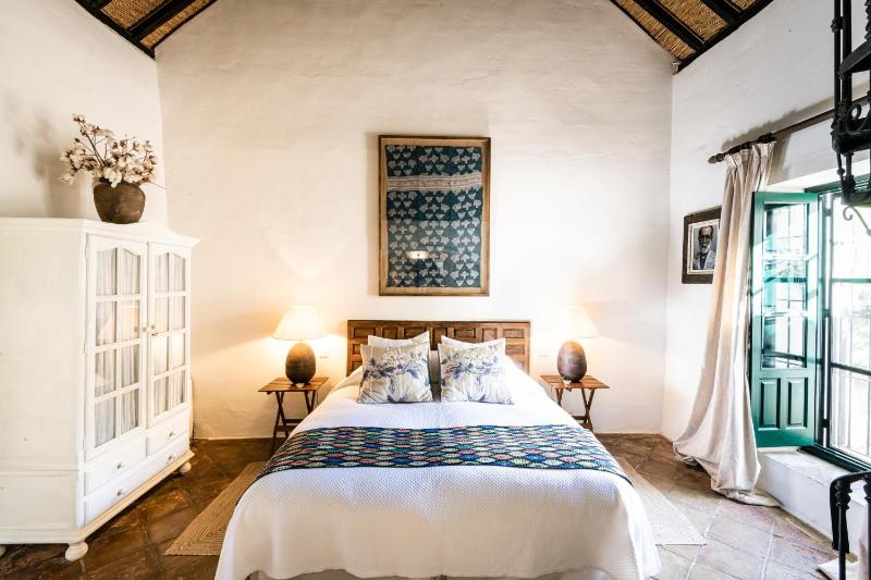 Deluxe King Room image 2