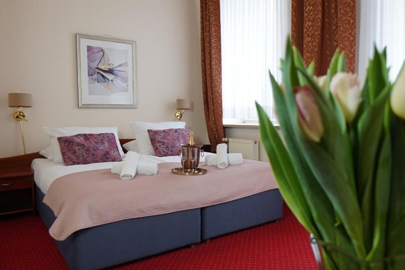 Large Double Room image 1