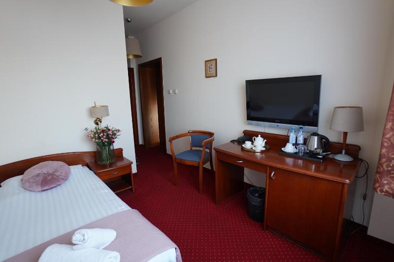 Small Single Room image 3