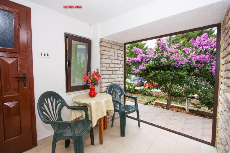 One-Bedroom Apartment image 2