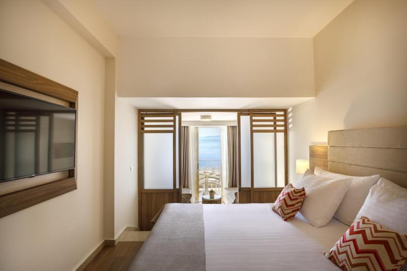 Room for 2+2 Seaview - Family image 1