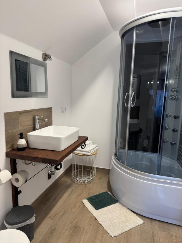 Double Room with Private Bathroom image 2