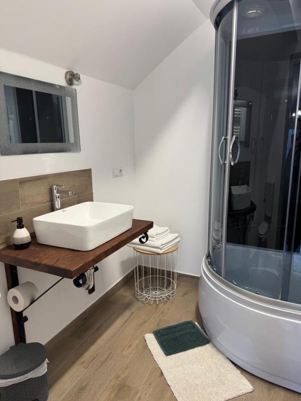 Double Room with Private Bathroom image 3