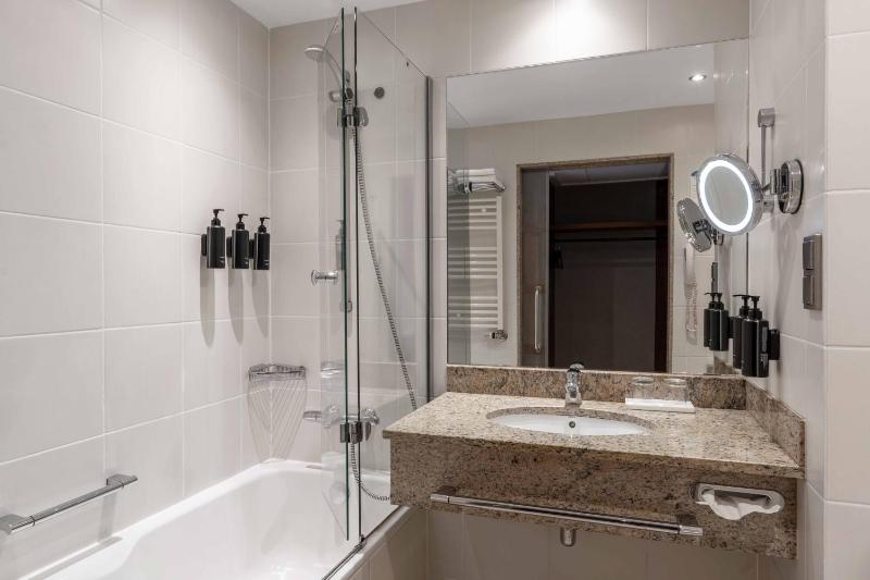 Classic King Room image 2