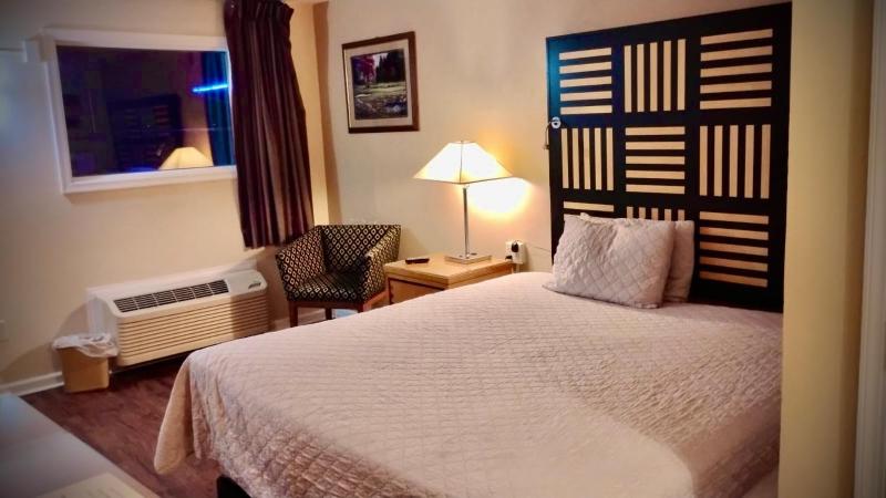 Deluxe King Room image 4