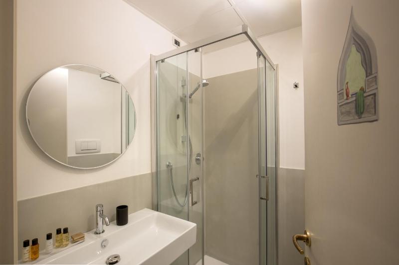 Economy Double Room image 3