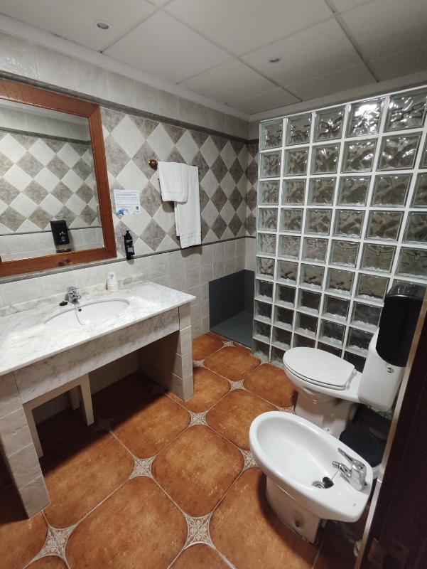 Single Room image 3