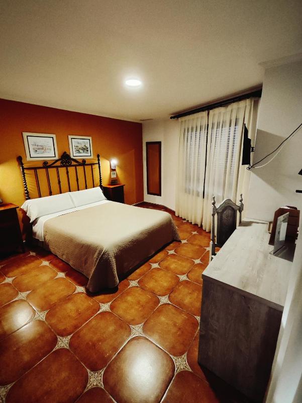 Queen Room image 4