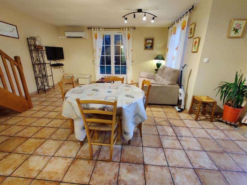 Two-Bedroom House image 4