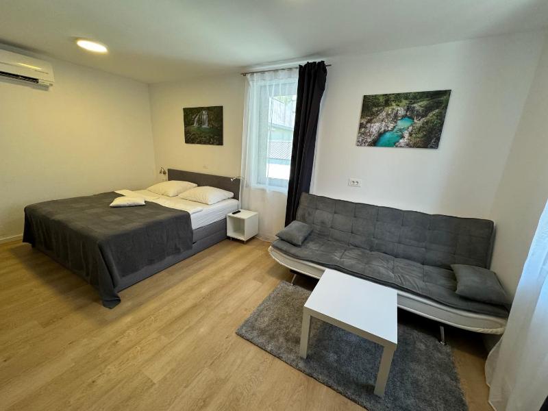 King Room image 4