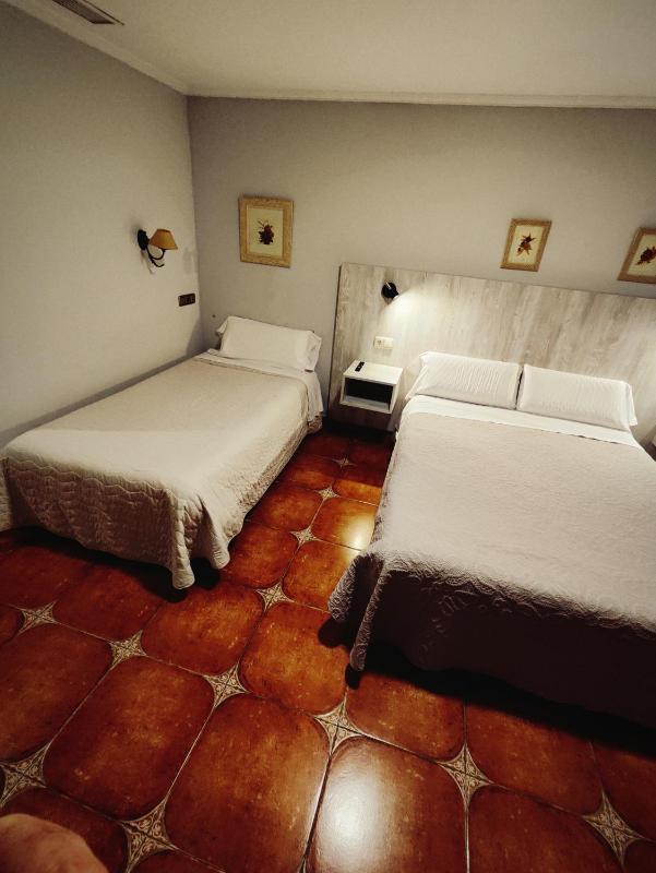 Standard Triple Room image 4
