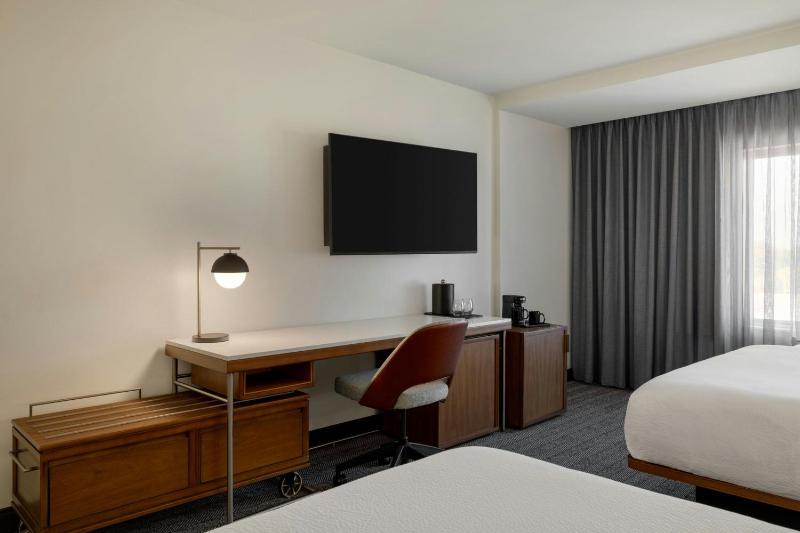 Queen Room image 4