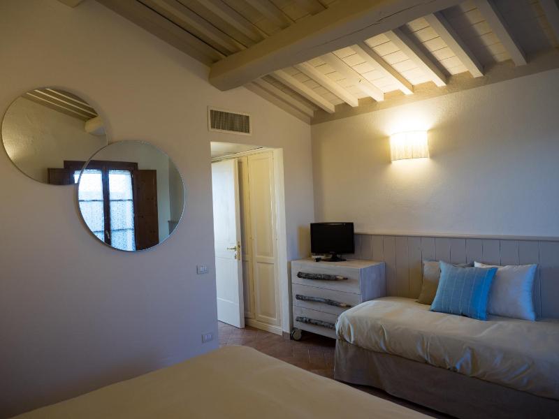 Triple Room image 2