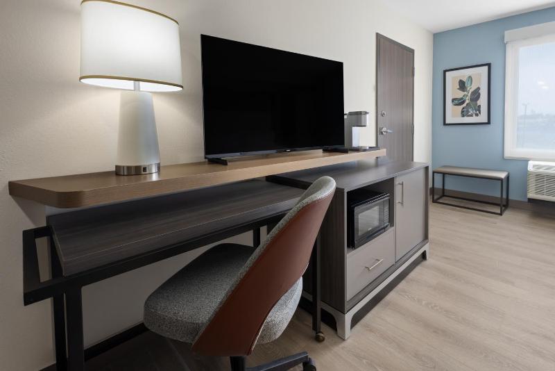 Standard King Room - Communications/Mobility Accessible image 4
