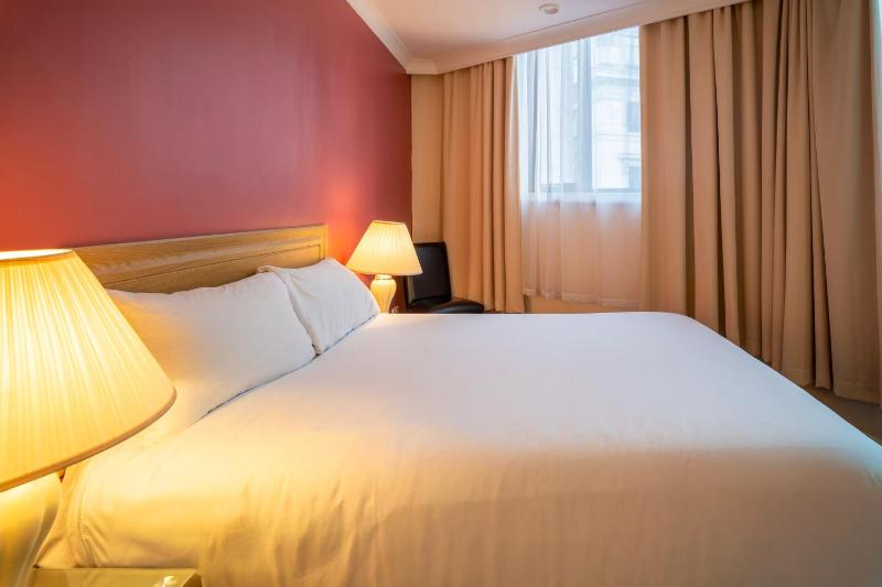 Double Room image 3
