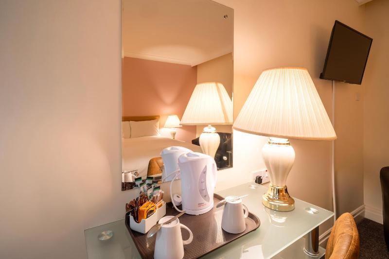 Double Room (No Windows) image 4