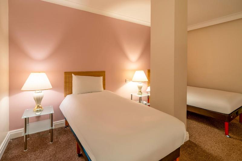 Twin Room (No Windows) image 1