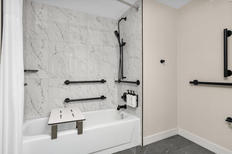 King Room - Hearing Accessible - Non-Smoking image 1