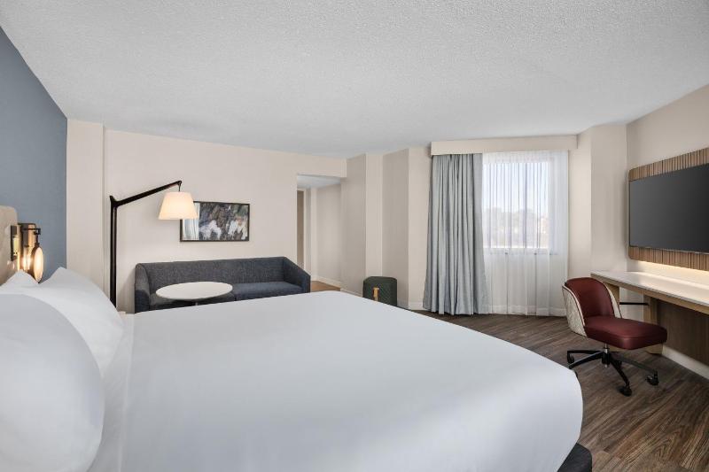 Crowne Plaza Virginia Beach Town Center by IHG - image 38